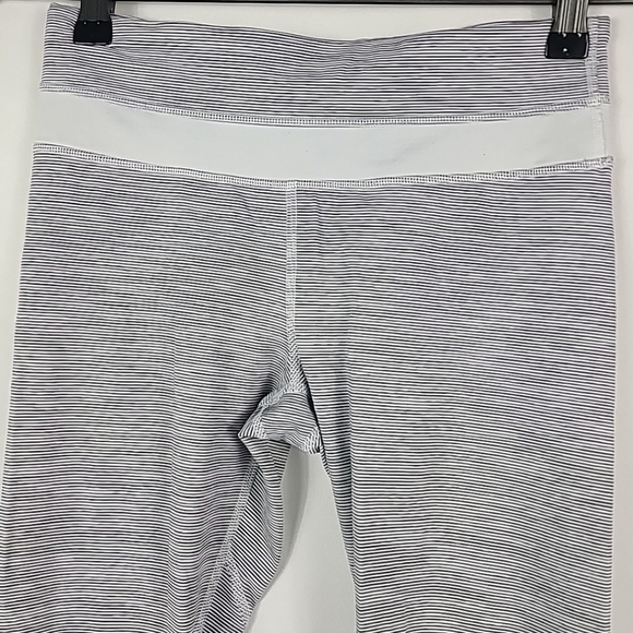 Lululemon Women's Black White Stripes Leggings 22" Inseam Size 4 - Picture 2 of 7